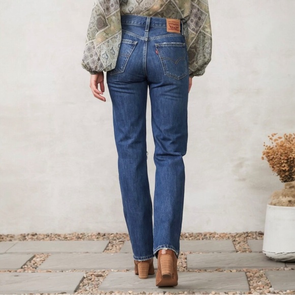 Levi’s W29 (US 8/9) Low Pro Straight Women’s Jeans Distressed A0964-0006 - Picture 2 of 12